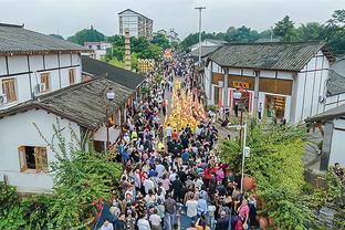 不太准！哈利伯顿半场8中3拿到7分板 三分4中1